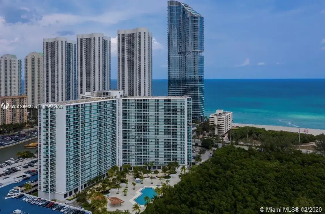 1 bedroom 1 bath Residential for sale at 100 Bayview Dr # 520, Sunny Isles Beach FL 33160