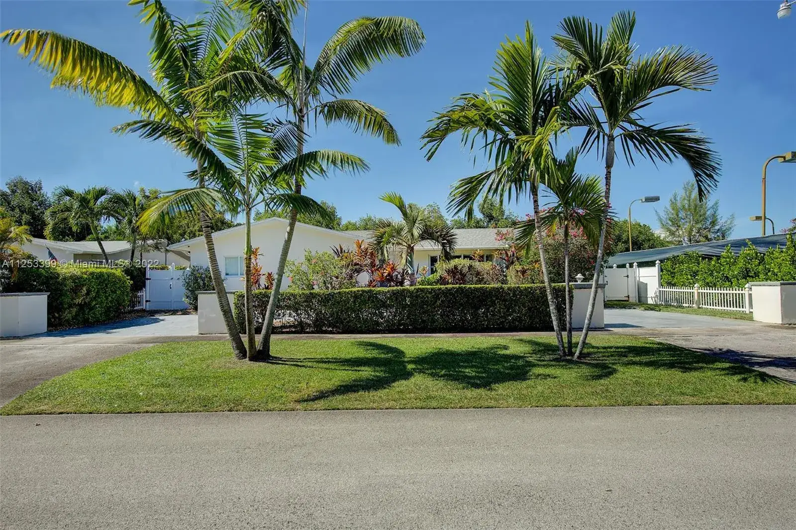 4 bedroom 3 bath Residential for sale at 2271 NE 191st St, Miami FL 33180