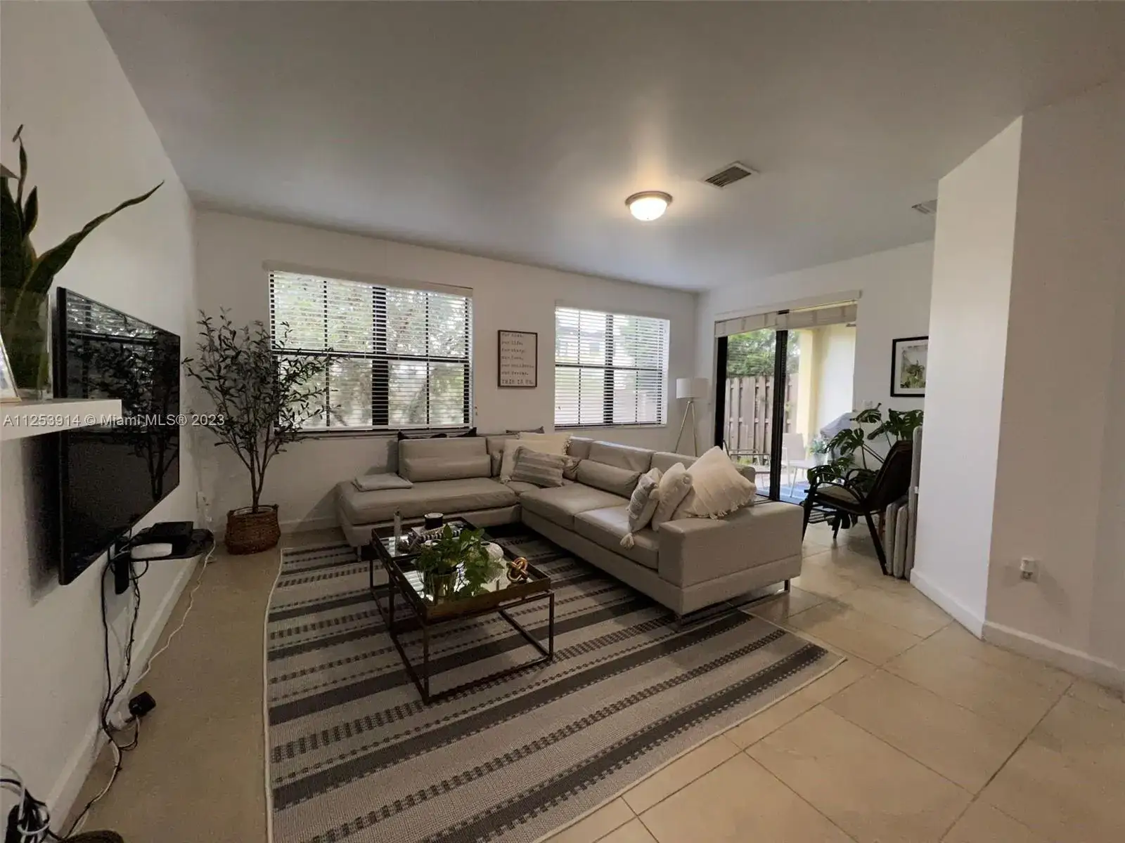 5 bedroom 4 bath Residential Lease for rent at 7042 NW 103rd Path, Doral FL 33178