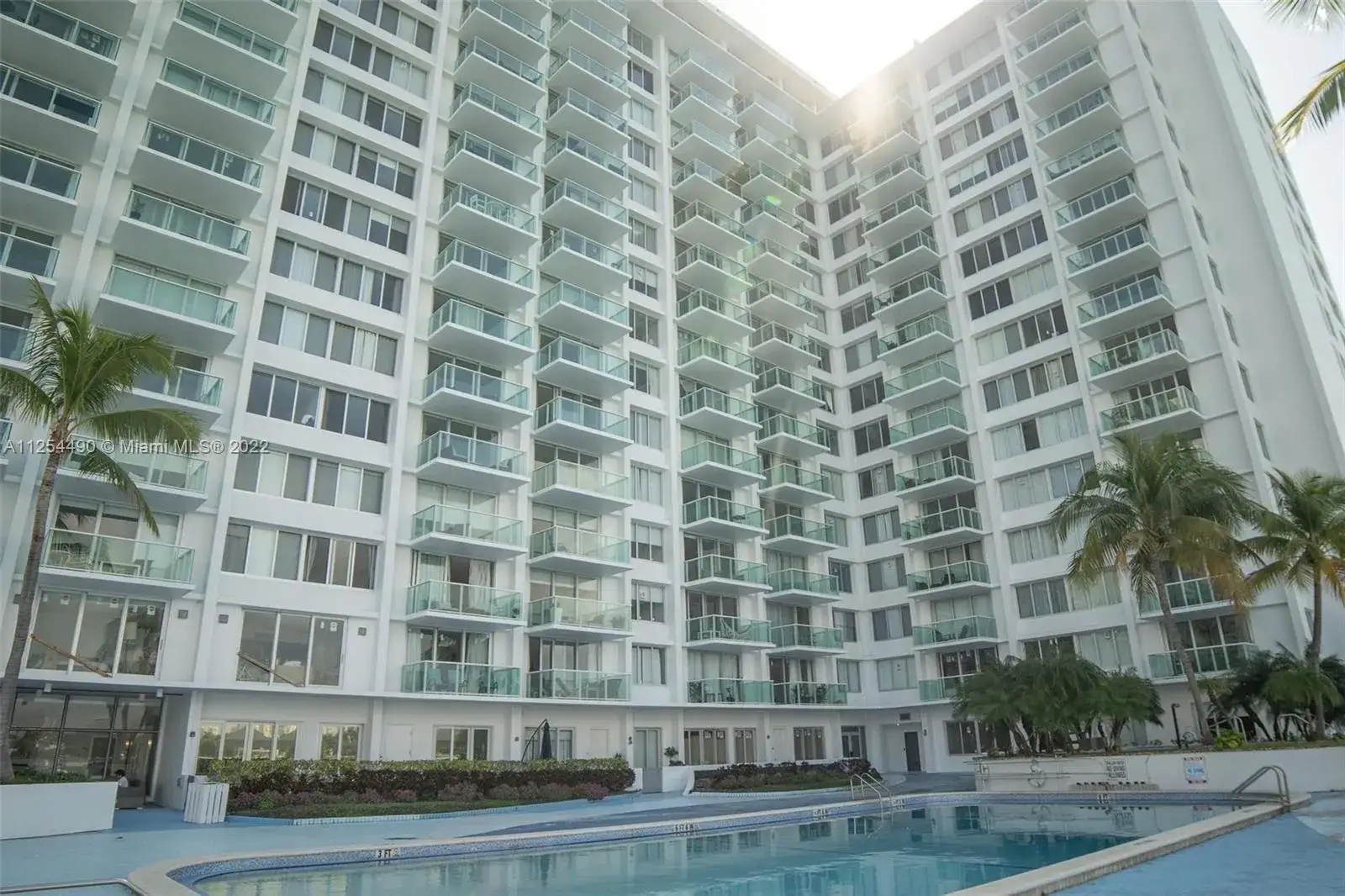1 bedroom 1 bath Residential for sale at 1000 West Ave # 104, Miami Beach FL 33139