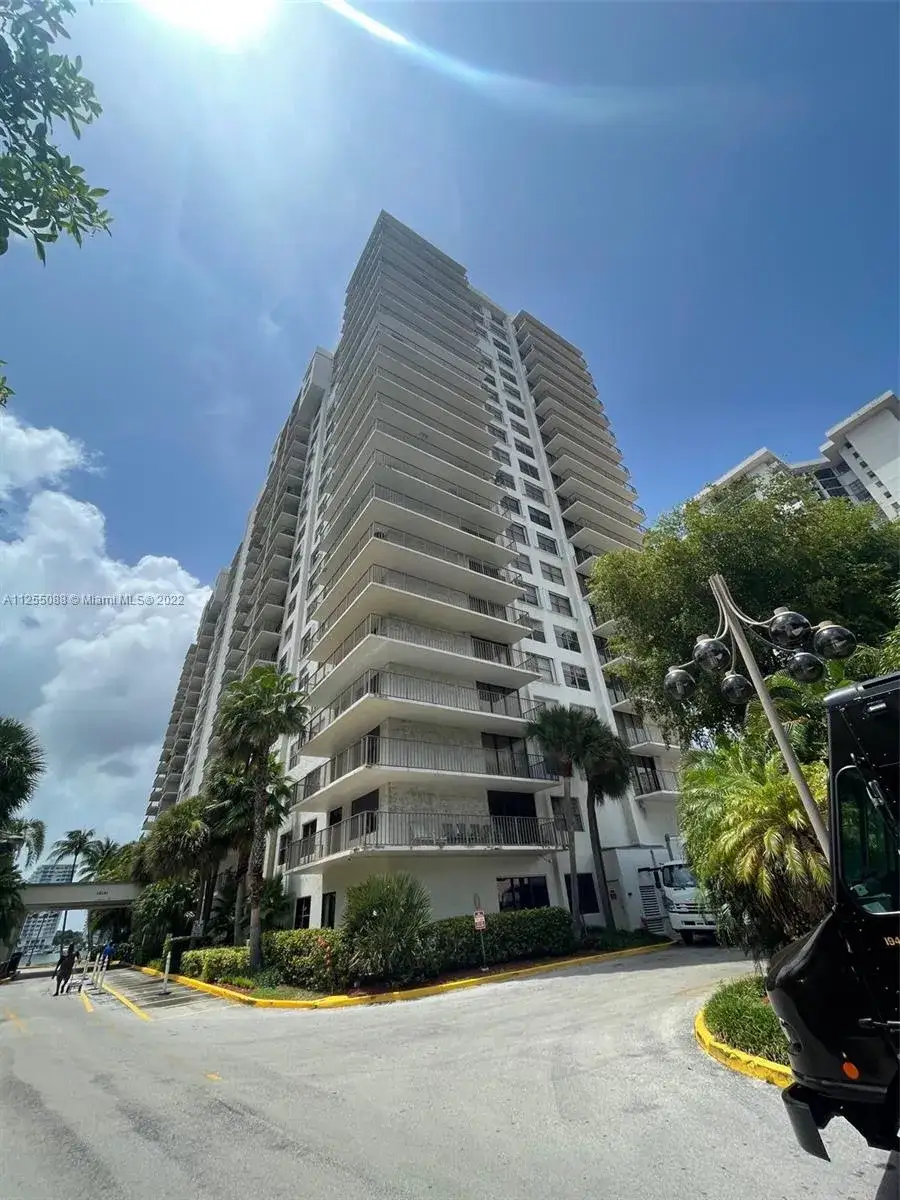 1 bedroom 1 bath Residential for sale at 18151 NE 31st Ct # 205, Aventura FL 33160
