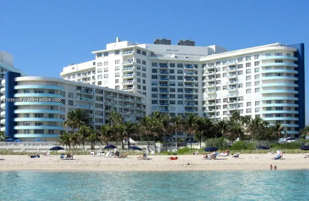2 bedroom 2 bath Residential Lease for rent at 5161 Collins Ave # 1711, Miami Beach FL 33140