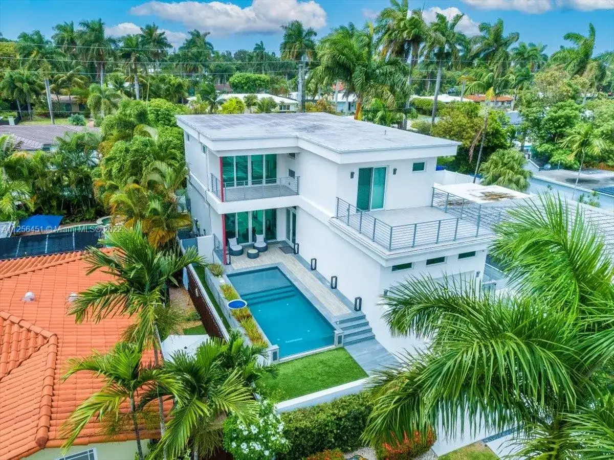 3 bedroom 3 bath Residential for sale at 1243 Washington St, Hollywood FL 33019