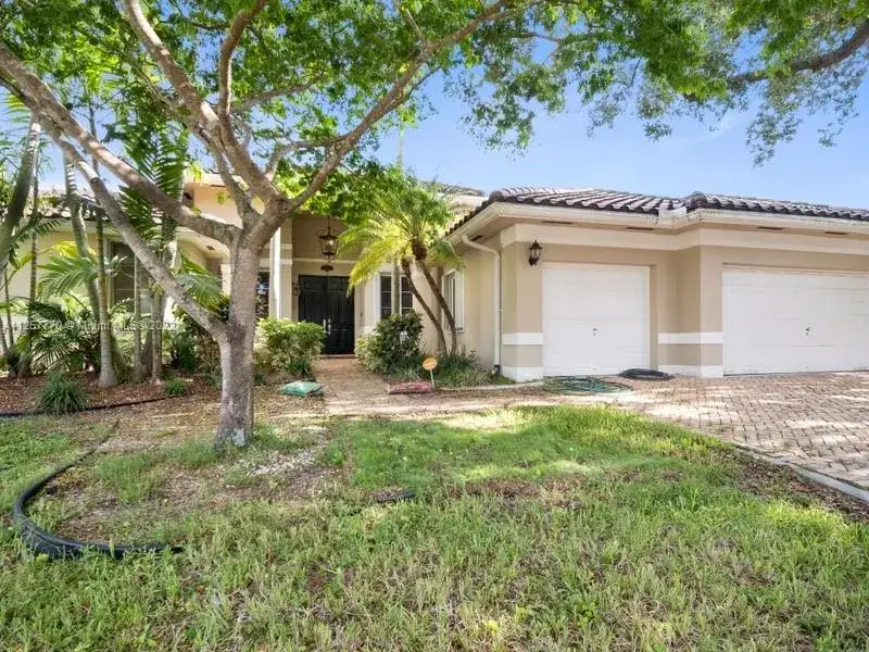 6 bedroom 4 bath Residential for sale at 8293 SW 171st Ter, Palmetto Bay FL 33157