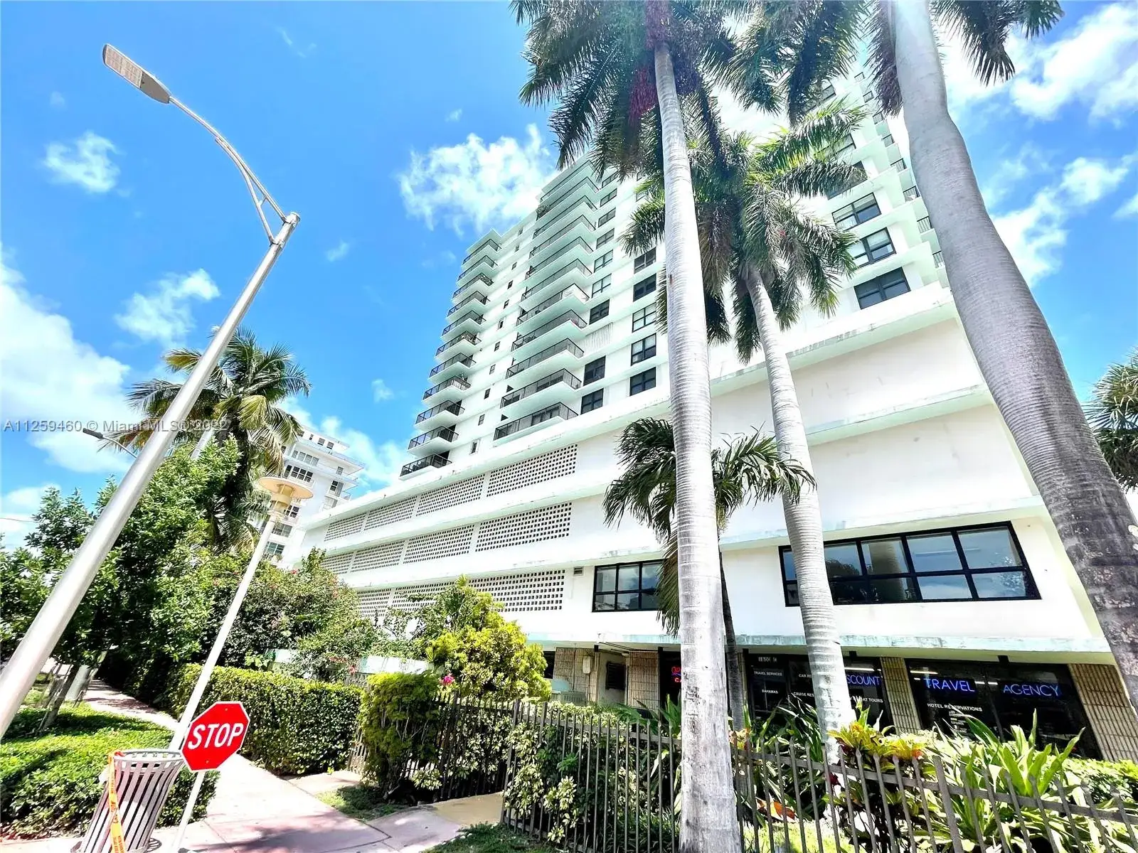 1 bedroom 1 bath Residential Lease for rent at 1800 Collins Ave # 5D, Miami Beach FL 33139