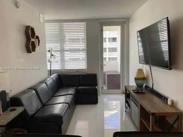 2 bedroom 1 bath Residential Lease for rent at 100 Lincoln Rd # 727, Miami Beach FL 33139