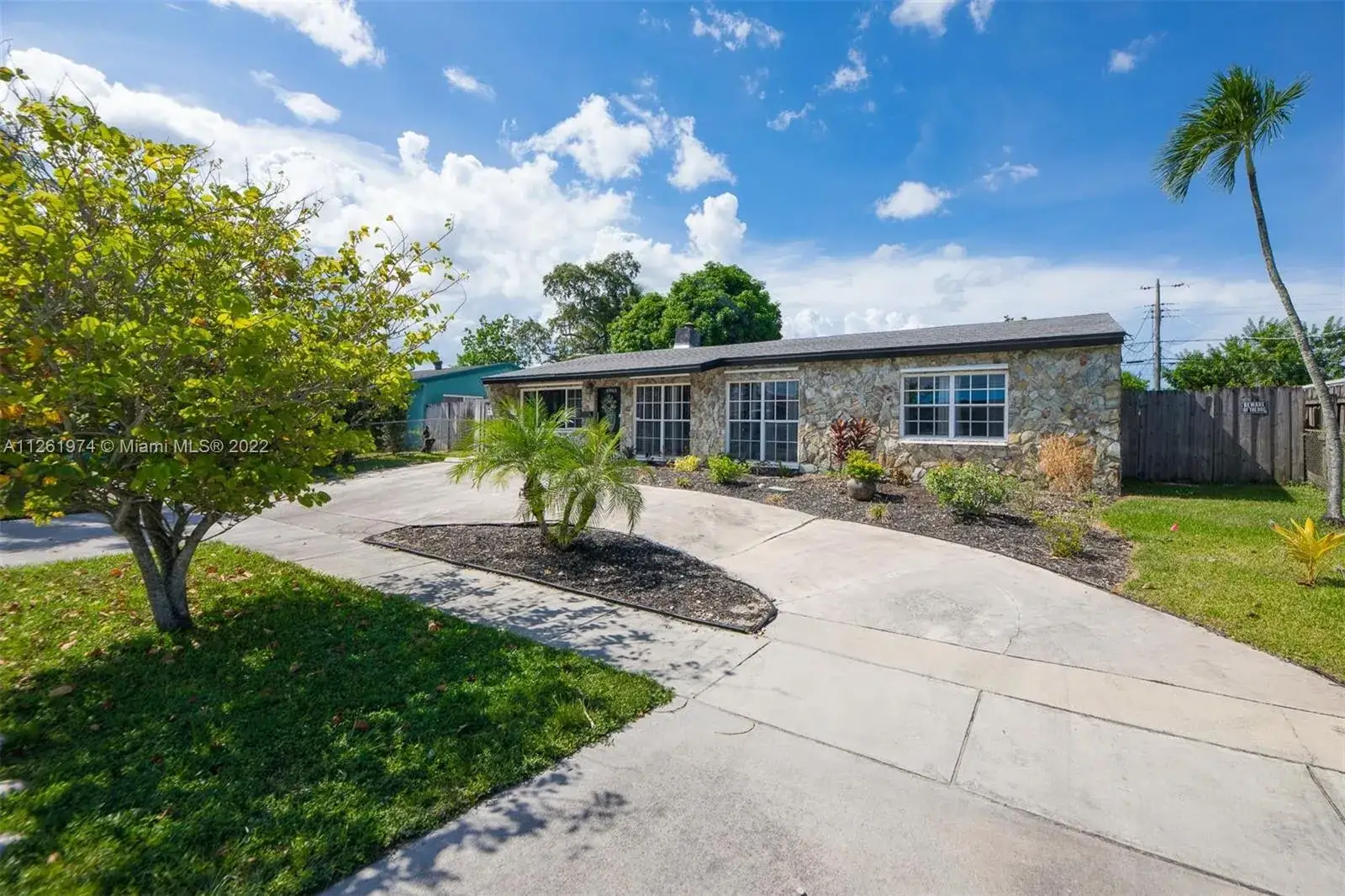 3 bedroom 2 bath Residential for sale at 6961 Scott St, Hollywood FL 33024
