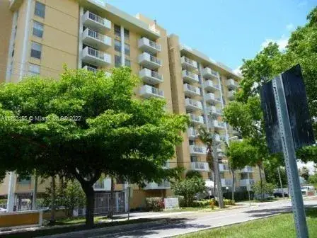 2 bedroom 2 bath Residential for sale at 2000 NE 135th St # 1004, North Miami FL 33181