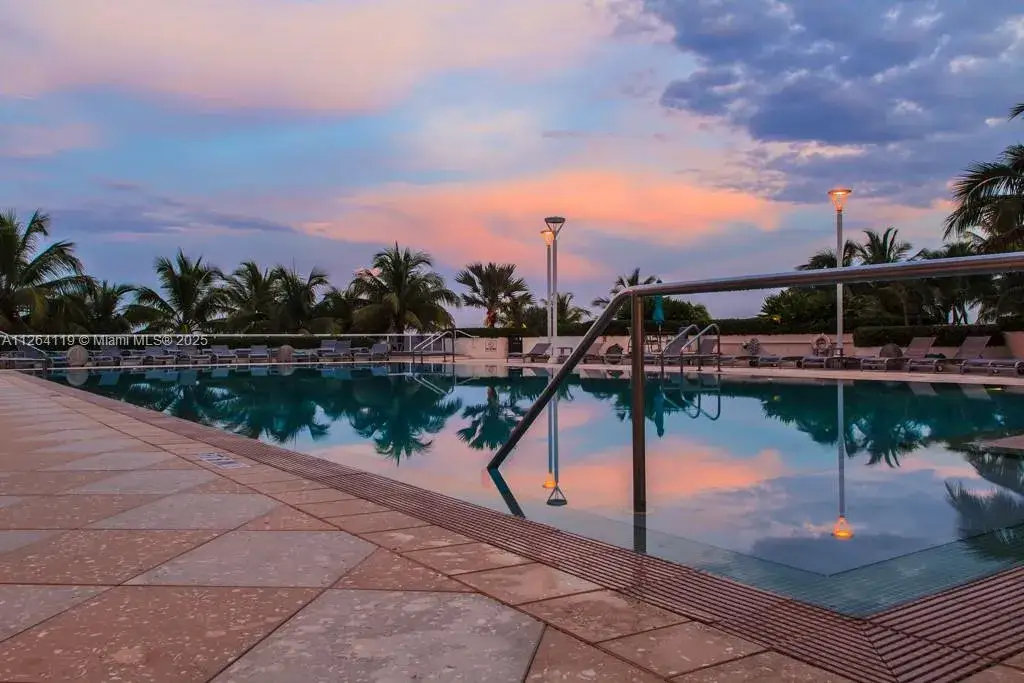 1 bedroom 1 bath Residential Lease for rent at 100 Lincoln Rd # 943, Miami Beach FL 33139