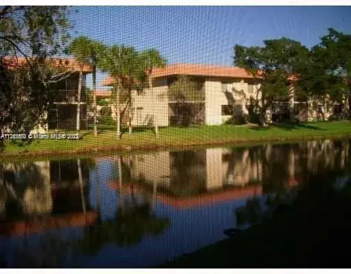 2 bedroom 2 bath Residential for sale at 215 Lakeview Dr # 204, Weston FL 33326