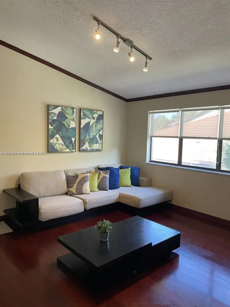1 bedroom 1 bath Residential for sale at 540 S Park Rd # 9, Hollywood FL 33021