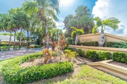 2 bedroom 2 bath Residential for sale at 6708 NW 193rd Ter # 6708, Hialeah FL 33015