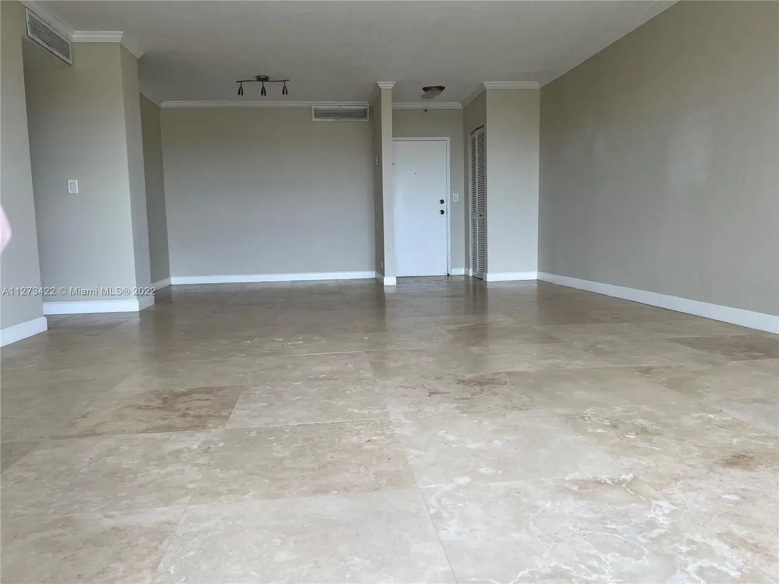 1 bedroom 1 bath Residential for sale at 2451 Brickell Ave # 18N, Miami FL 33129