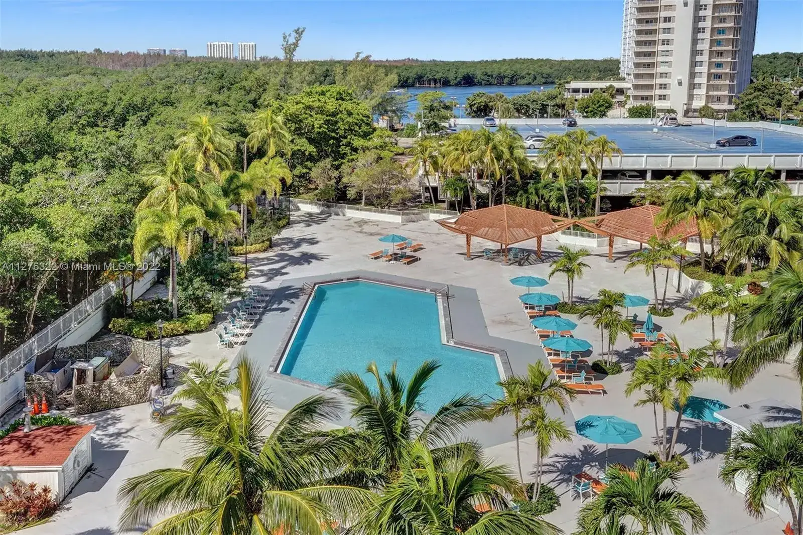 2 bedroom 2 bath Residential for sale at 100 Bayview Dr # 617, Sunny Isles Beach FL 33160