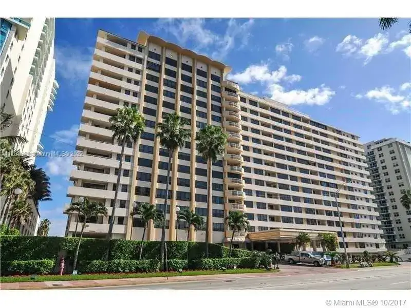 1 bedroom 2 bath Residential for sale at 5005 Collins Ave # 1202, Miami Beach FL 33140