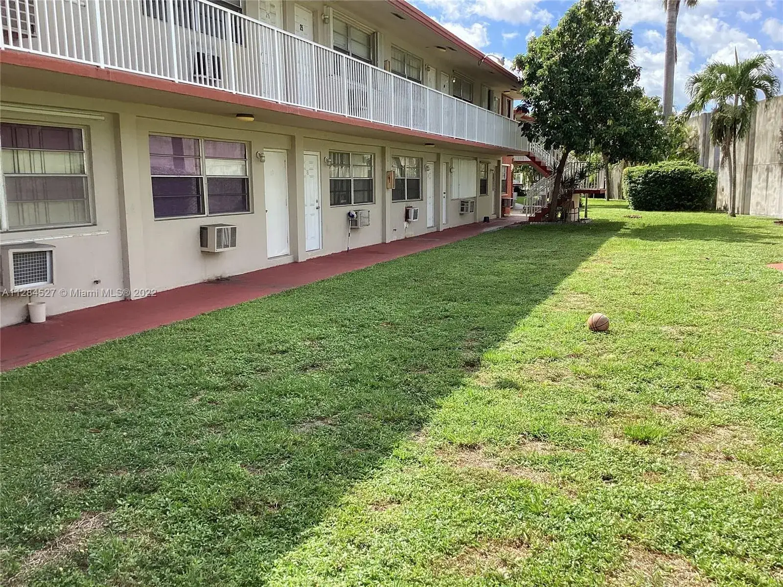 2 bedroom 1 bath Residential for sale at 2917 Plunkett St # 22C, Hollywood FL 33020