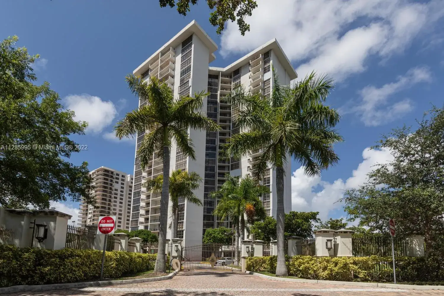 3 bedroom 2 bath Residential for sale at 18181 NE 31st Ct # 110, Aventura FL 33160