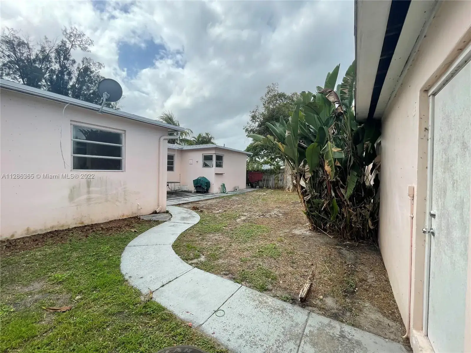 6 bedroom 6 bath Residential for sale at 224 SW 12th St, Dania Beach FL 33004