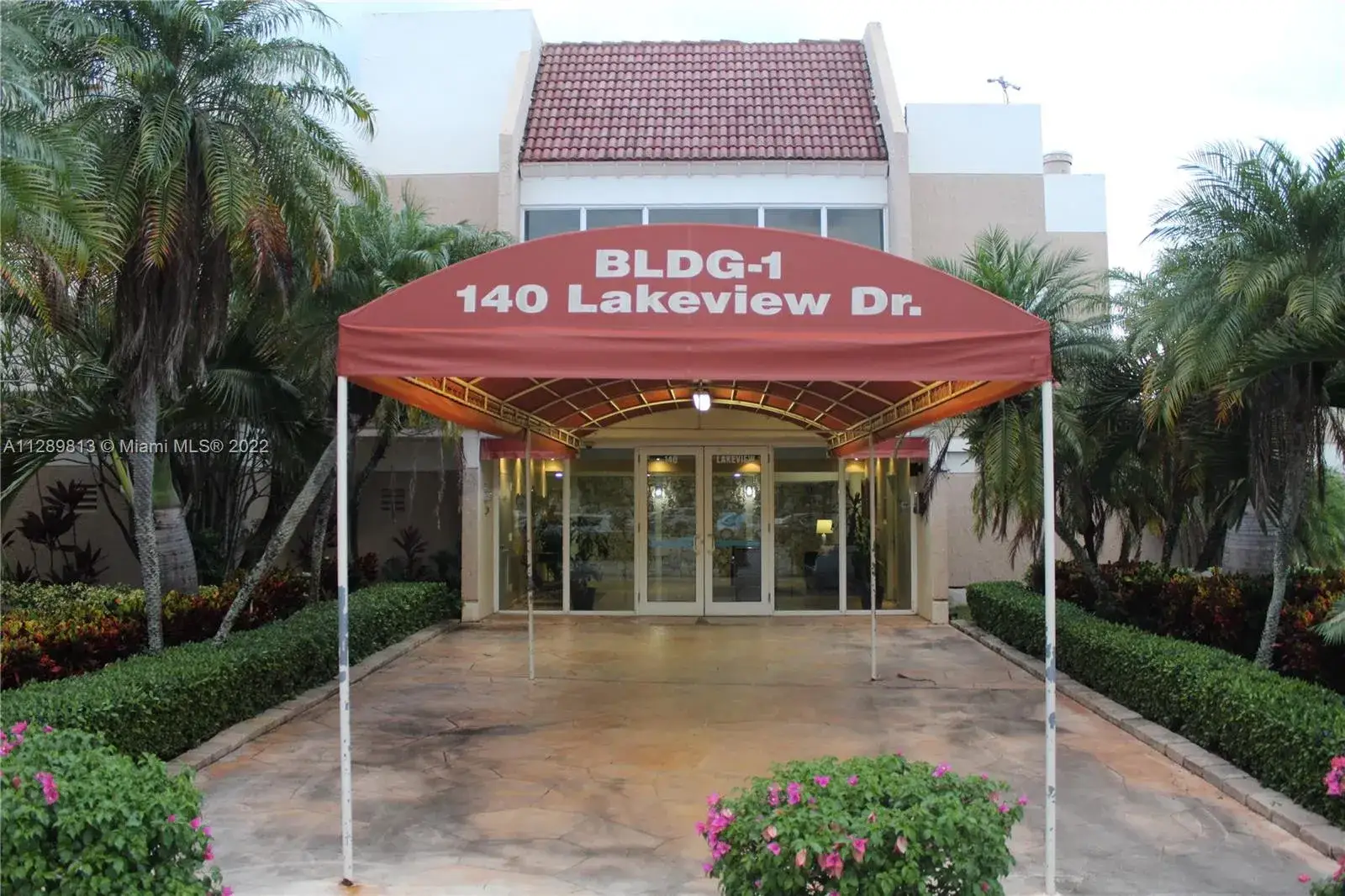 2 bedroom 2 bath Residential for sale at 140 Lakeview Dr # 304, Weston FL 33326