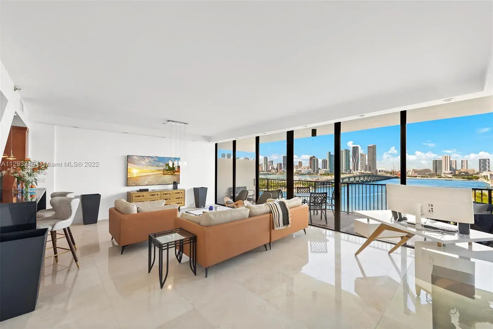 1 bedroom 1 bath Residential for sale at 1000 Venetian Way # 1108, Miami FL 33139