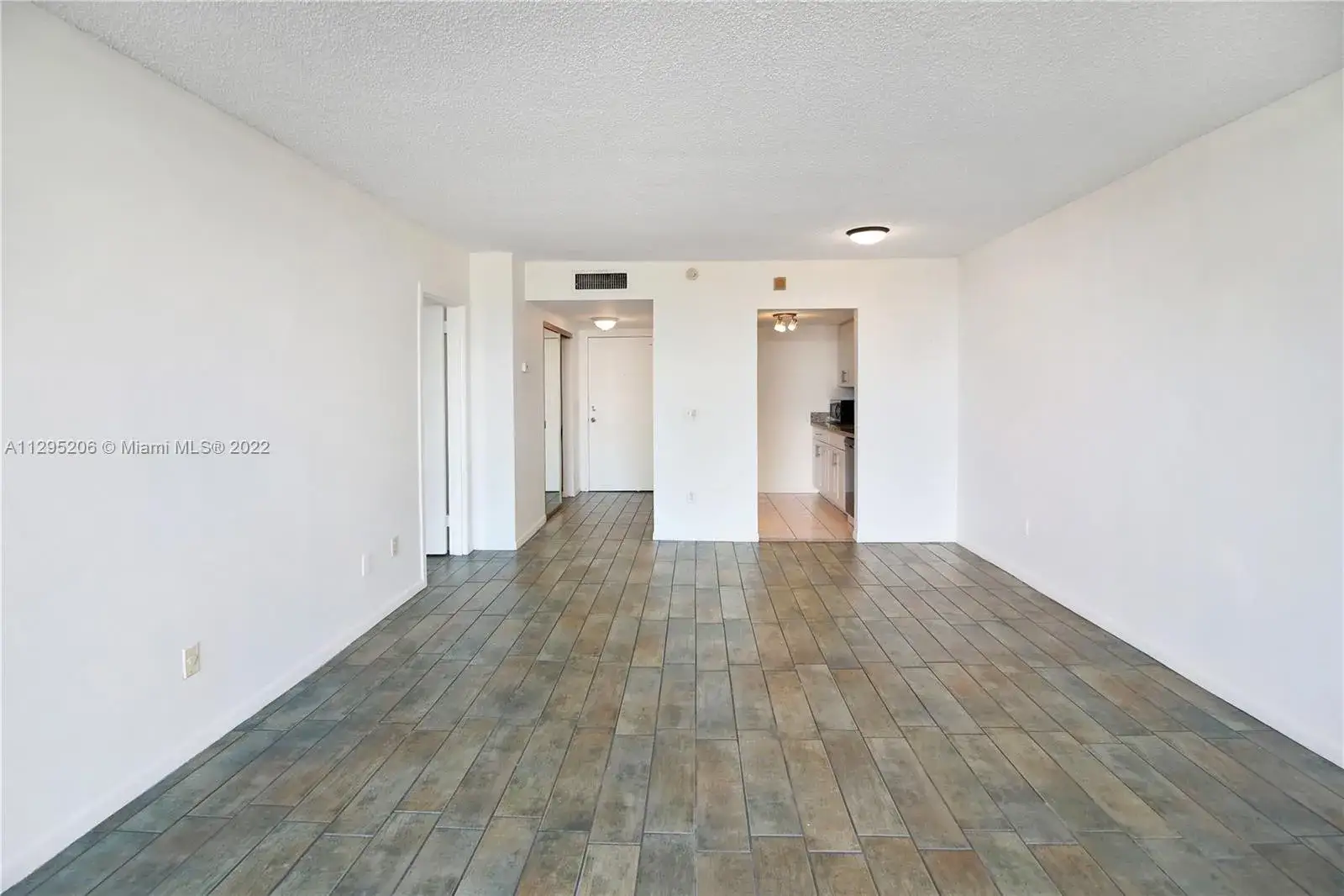 1 bedroom 1 bath Residential for sale at 2350 NE 135th St # 812, North Miami FL 33181