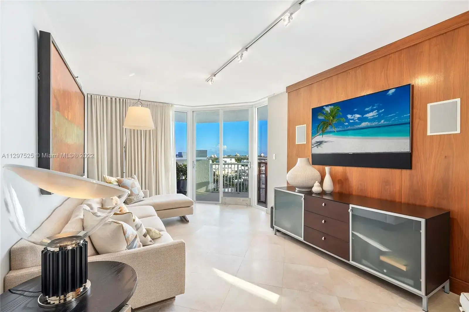 2 bedroom 2 bath Residential for sale at 1621 Bay Rd # 807, Miami Beach FL 33139