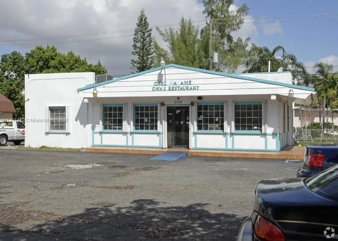 Commercial Sale for sale at 975 NE 125th St, North Miami FL 33161