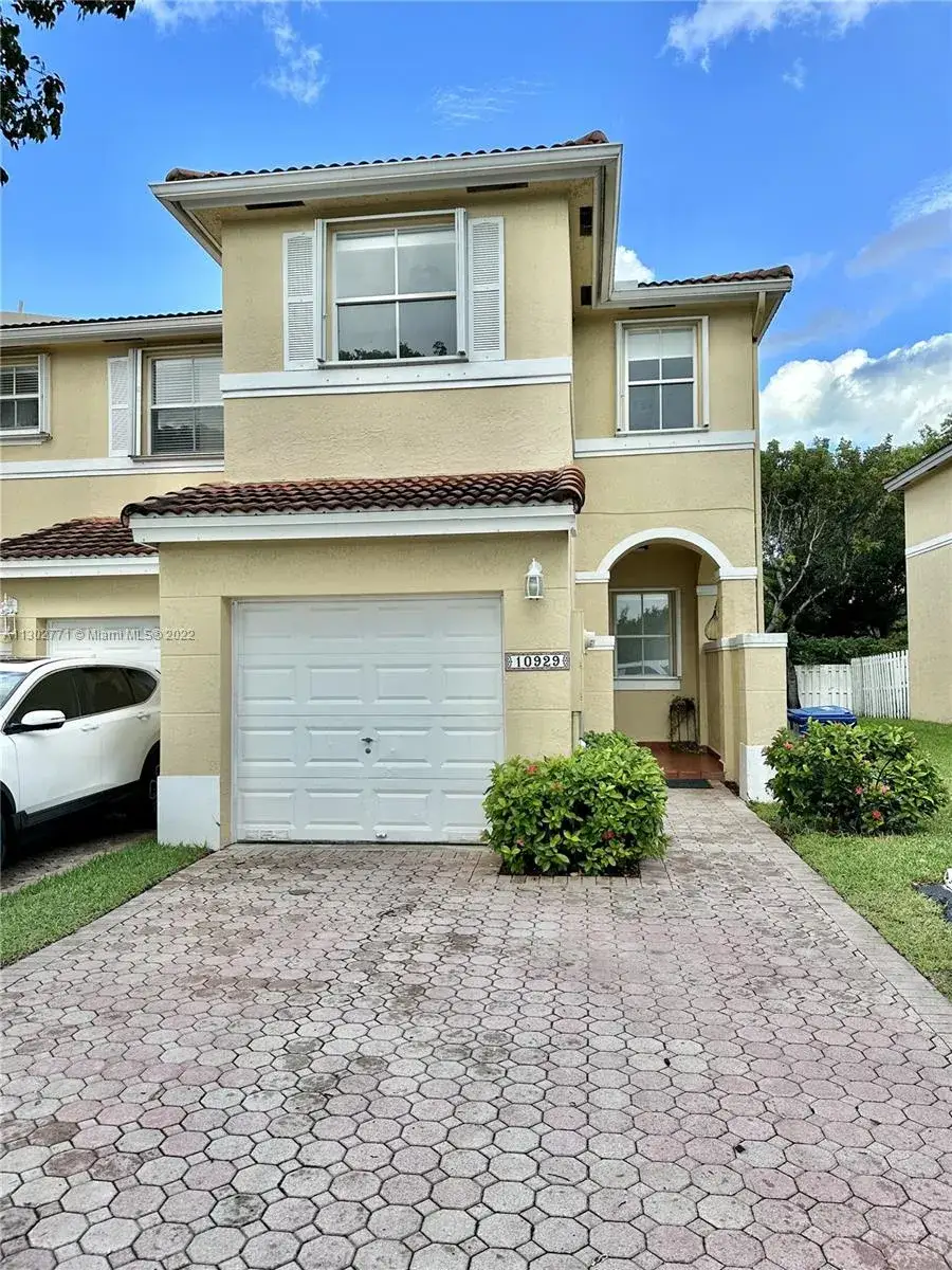 3 bedroom 2 bath Residential Lease for rent at 10929 NW 43rd Ln # 10929, Doral FL 33178