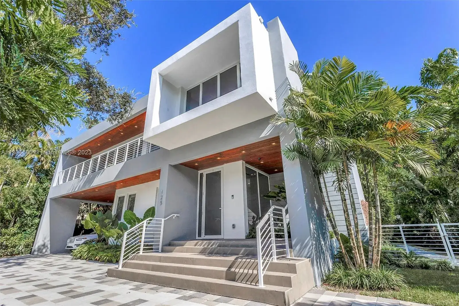 7 bedroom 7 bath Residential for sale at 425 Harbor Dr, Key Biscayne FL 33149