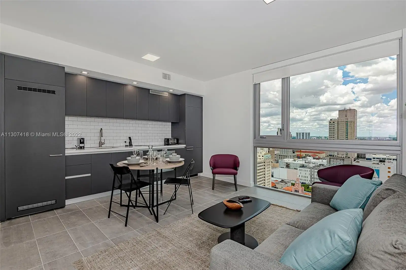 2 bedroom 1 bath Residential Lease for rent at 227 NE 2nd St # 2706, Miami FL 33132