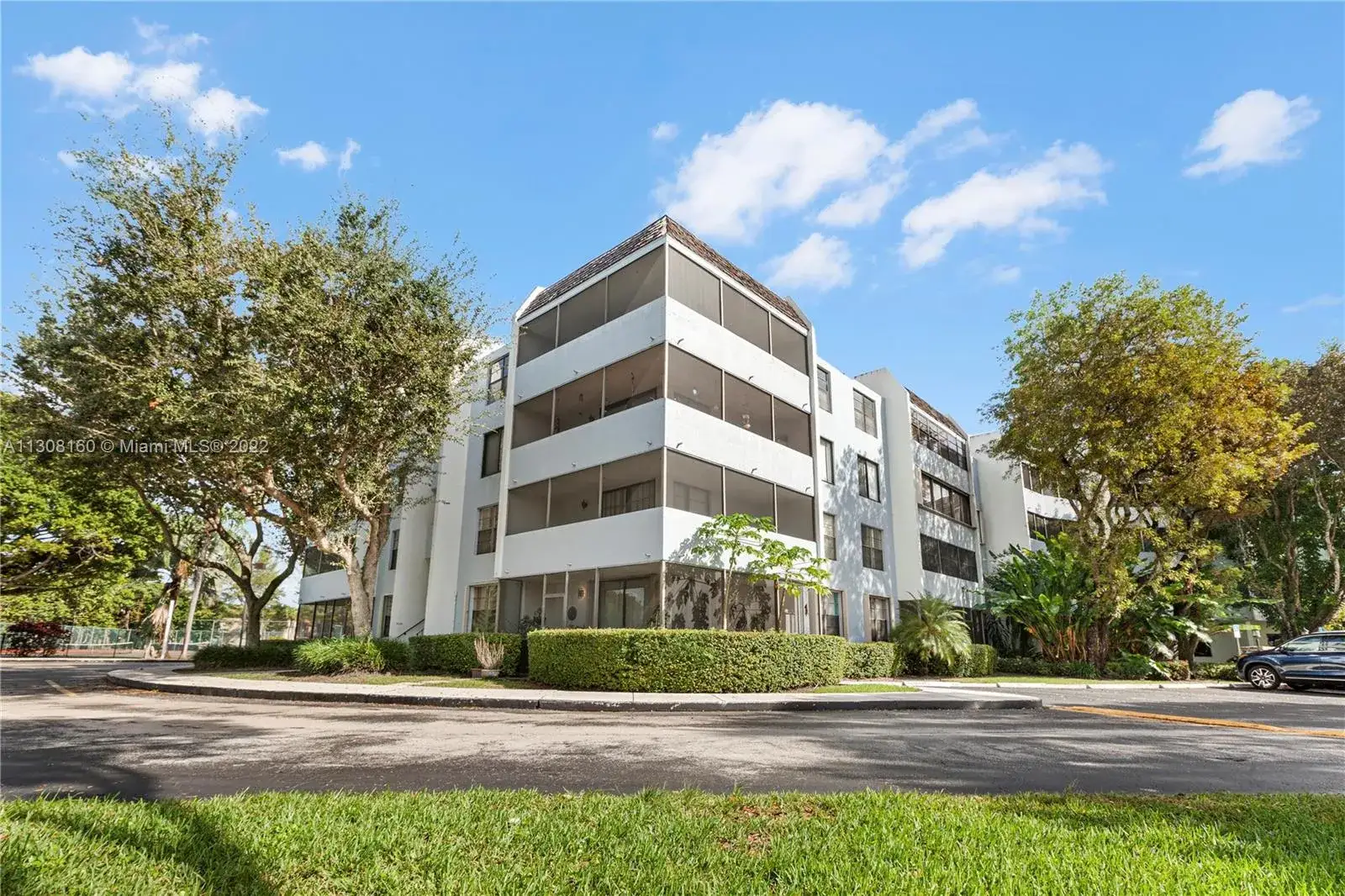 2 bedroom 2 bath Residential for sale at 10850 N Kendall Dr # 303, Miami FL 33176