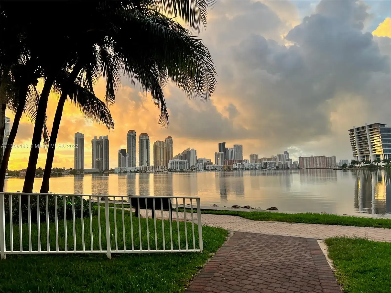 2 bedroom 2 bath Residential for sale at 3530 Mystic Pointe Dr # 2605, Aventura FL 33180