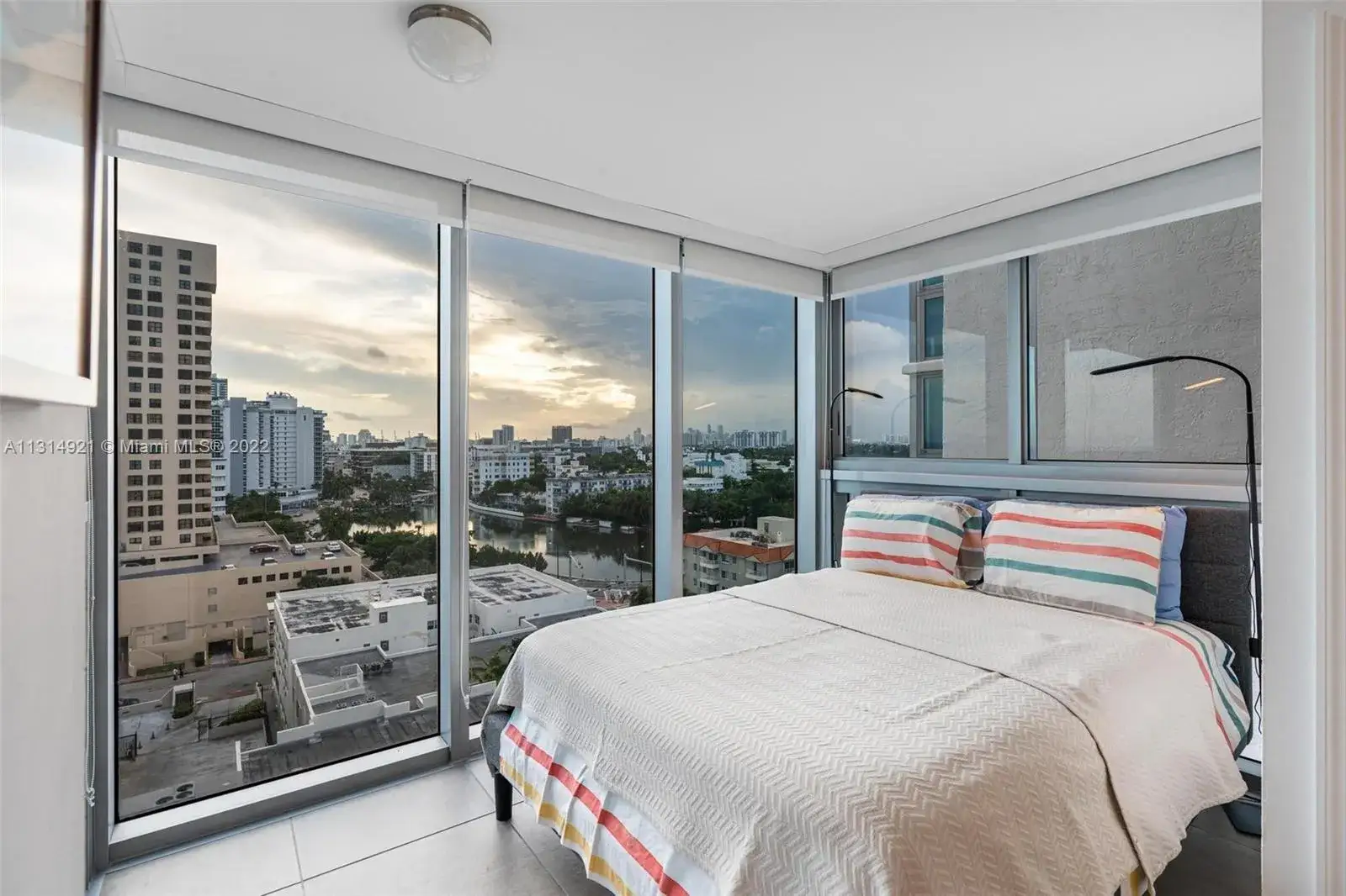 2 bedroom 1 bath Residential Lease for rent at 2655 Collins Ave # 1406, Miami Beach FL 33140