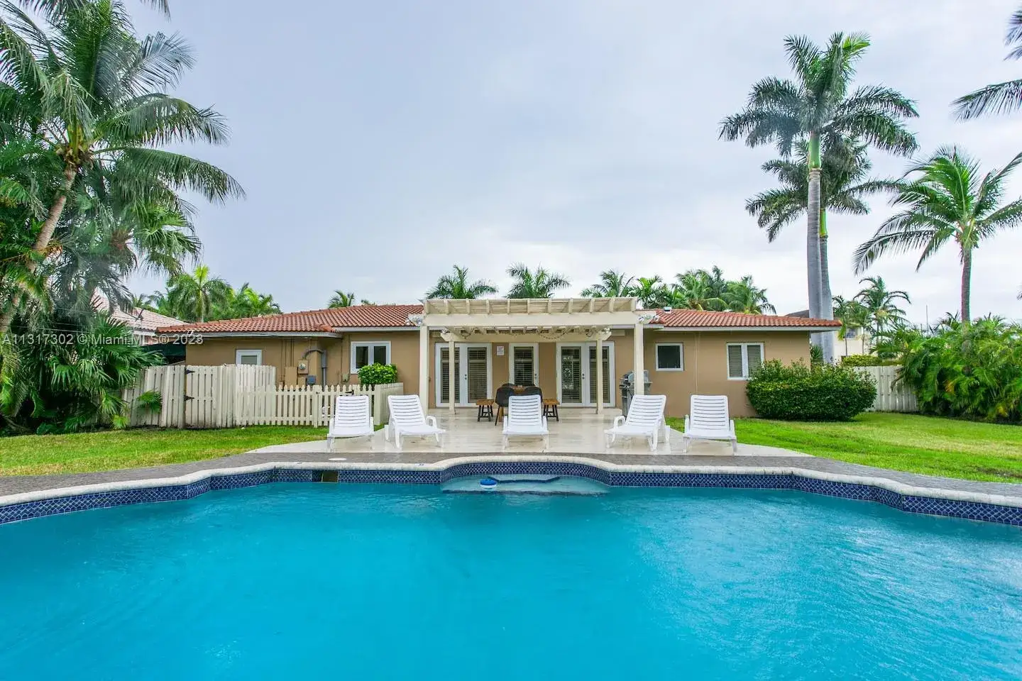 5 bedroom 3 bath Residential Lease for rent at 714 Harrison St, Hollywood FL 33019