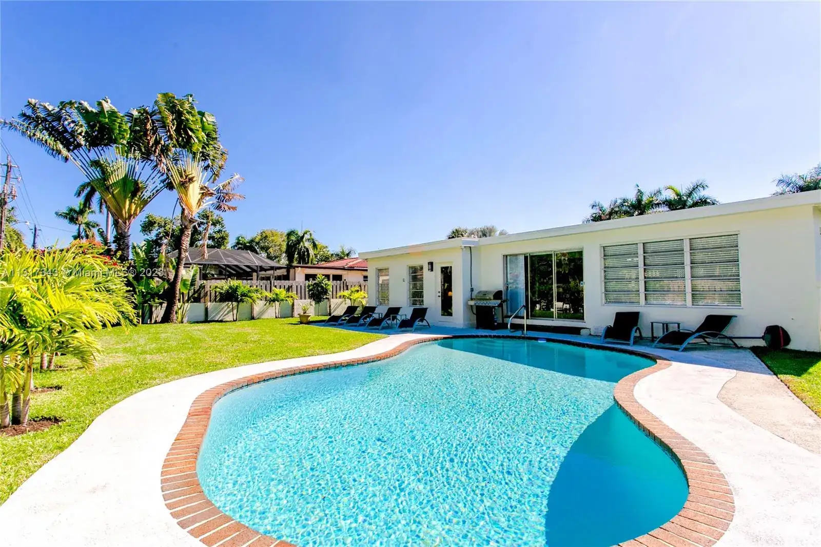 4 bedroom 2 bath Residential Lease for rent at 951 Washington St, Hollywood FL 33019