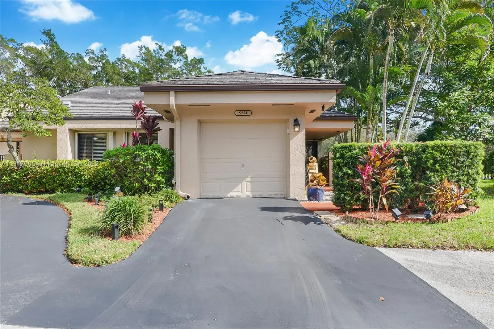 3 bedroom 2 bath Residential for sale at 9221 N Chelsea Dr N, Plantation FL 33324
