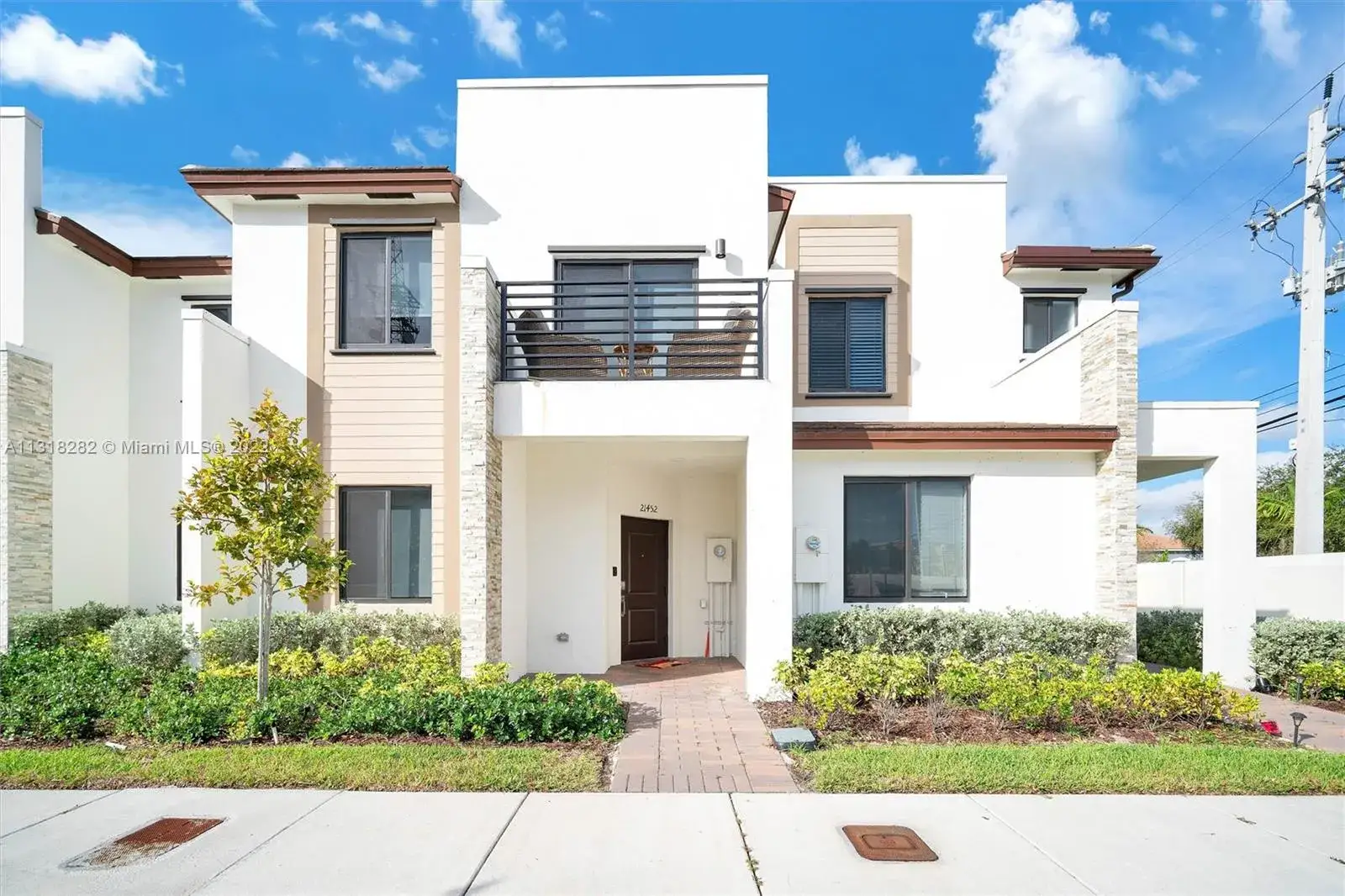 3 bedroom 2 bath Residential Lease for rent at 21452 NE 3rd Path, Miami FL 33179