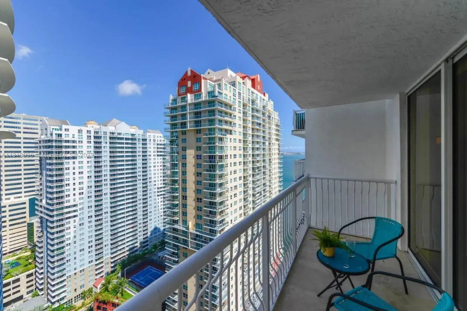 1 bedroom 1 bath Residential for sale at 1200 Brickell Bay Dr # 3004, Miami FL 33131