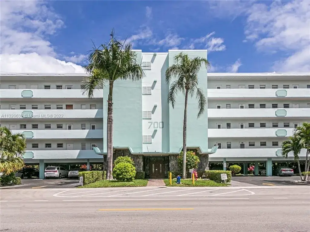 1 bedroom 1 bath Residential for sale at 700 NE 14th Ave # 204, Hallandale Beach FL 33009