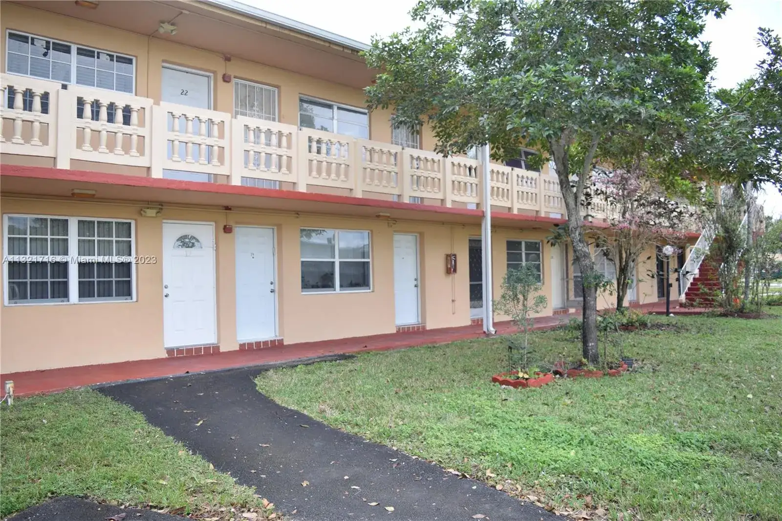 1 bedroom 1 bath Residential for sale at 20311 NE 2nd Ave # 15, Miami FL 33179