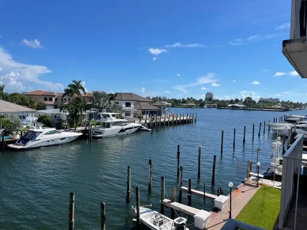 1 bedroom 1 bath Residential Lease for rent at 1777 SE 15th St # 320, Fort Lauderdale FL 33316