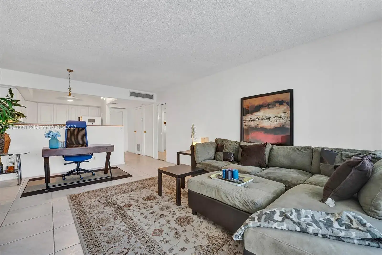 1 bedroom 1 bath Residential for sale at 20400 W Country Club Dr # 814, Aventura FL 33180