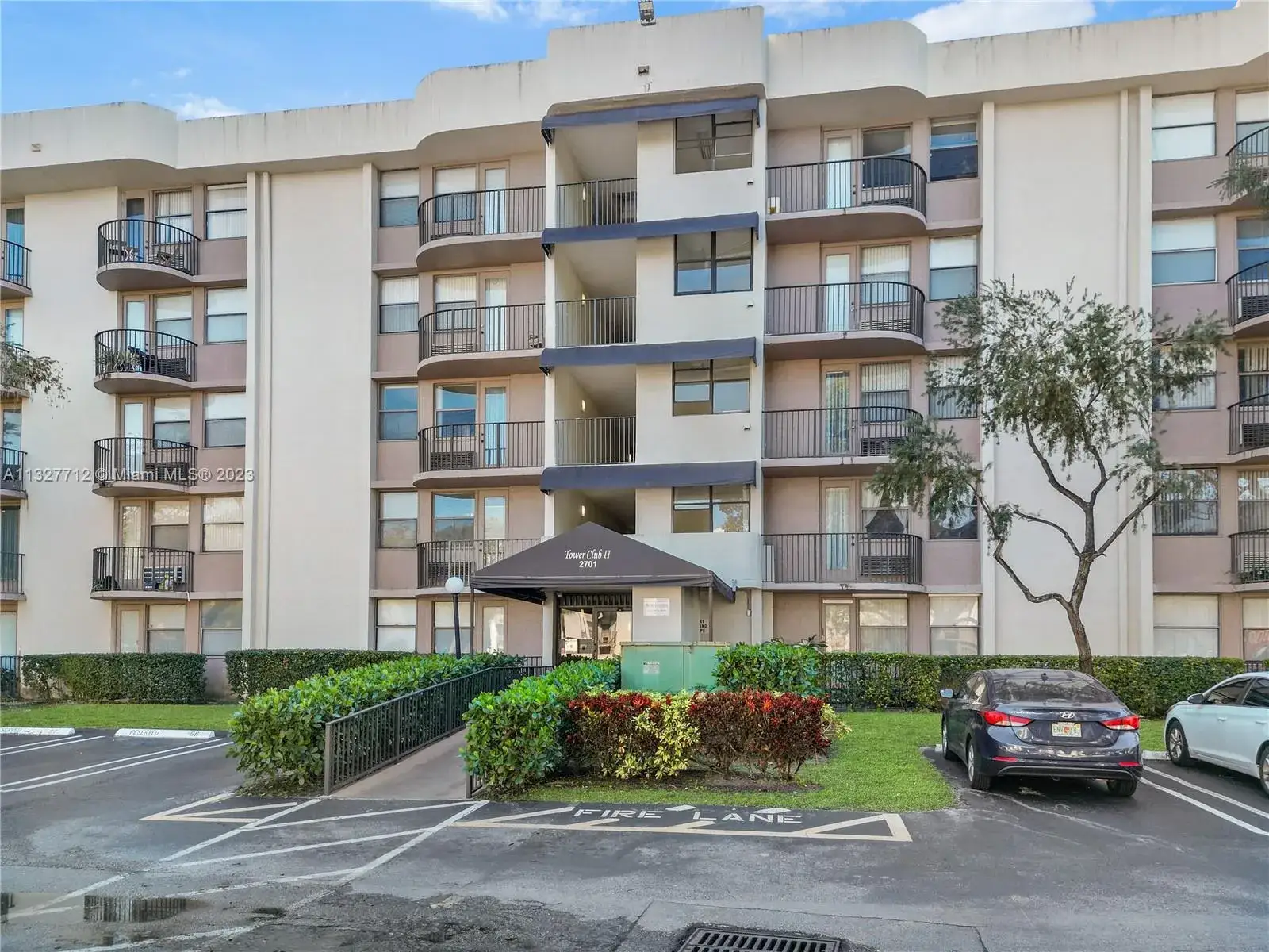 1 bedroom 1 bath Residential for sale at 2701 Riverside Dr # B, Coral Springs FL 33065