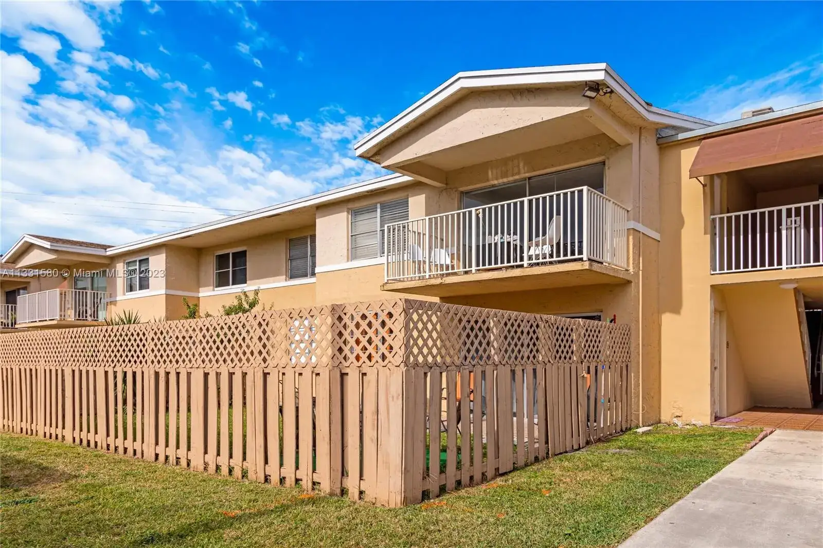 2 bedroom 2 bath Residential for sale at 4550 NW 79th Ave # 2D, Doral FL 33166