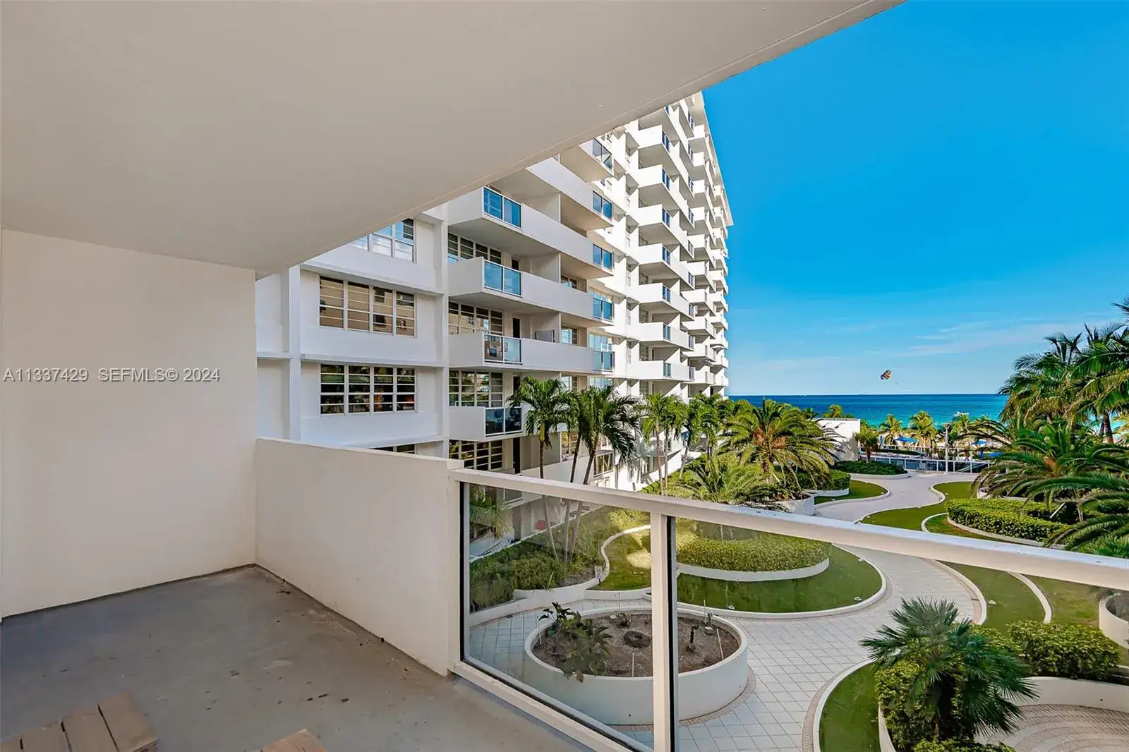 1 bath Residential Lease for rent at 100 Lincoln Rd # 519, Miami Beach FL 33139