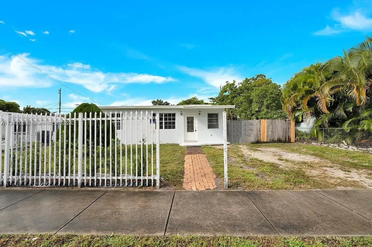 3 bedroom 1 bath Residential Lease for rent at 3900 SW 47th Ave, West Park FL 33023