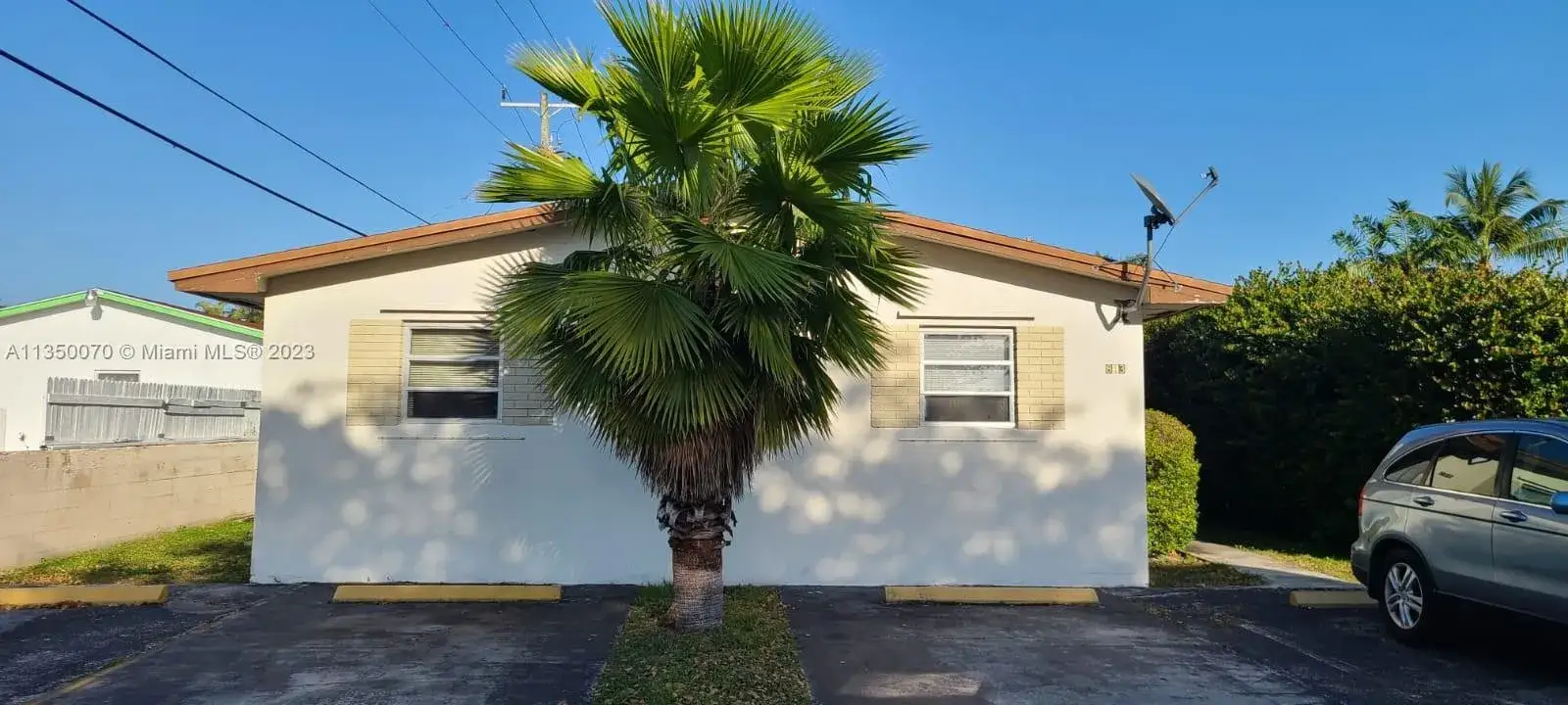 2 bedroom 1 bath Residential Lease for rent at 813 SW 7th Ave # 2, Hallandale Beach FL 33009