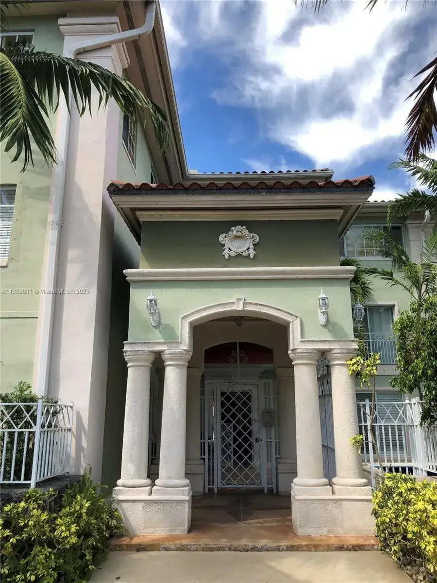 2 bedroom 1 bath Residential Lease for rent at 45 Antilla Ave # 2K, Coral Gables FL 33134