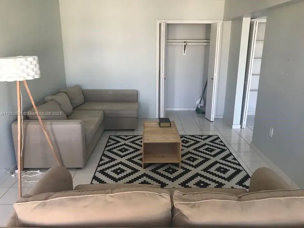 1 bedroom 1 bath Residential Lease for rent at 1400 Pennsylvania Ave # 30, Miami Beach FL 33139