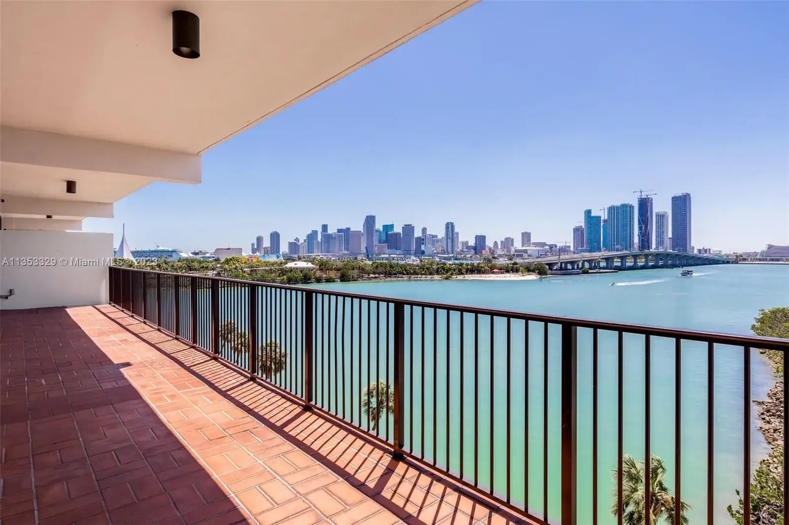 2 bedroom 2 bath Residential for sale at 1000 Venetian Way # 608, Miami FL 33139